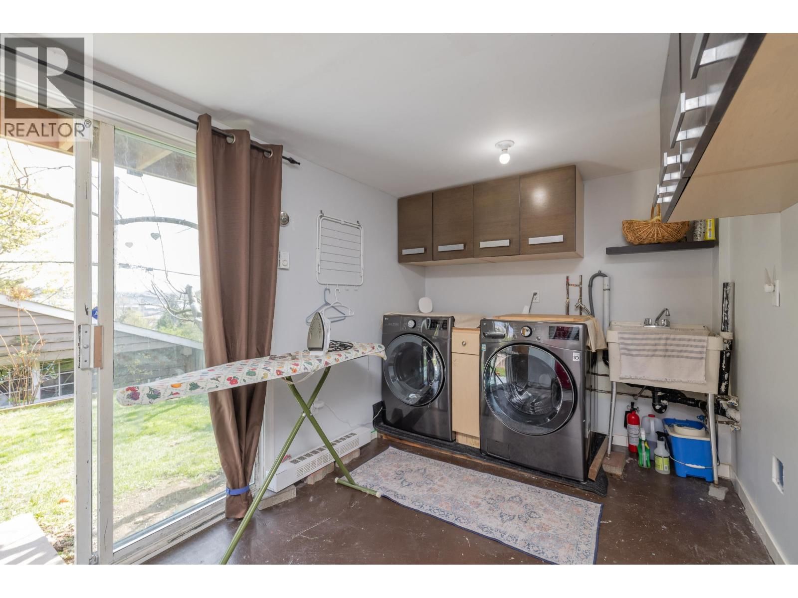 1119 CLOVERLEY STREET Image 25