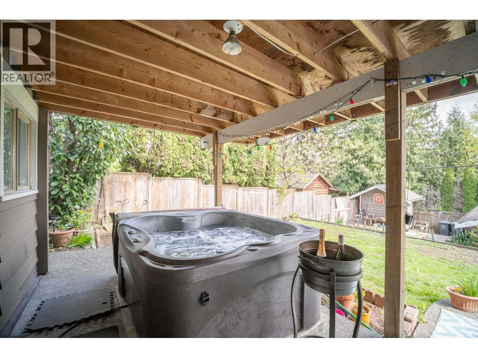 1119 CLOVERLEY STREET Image 26