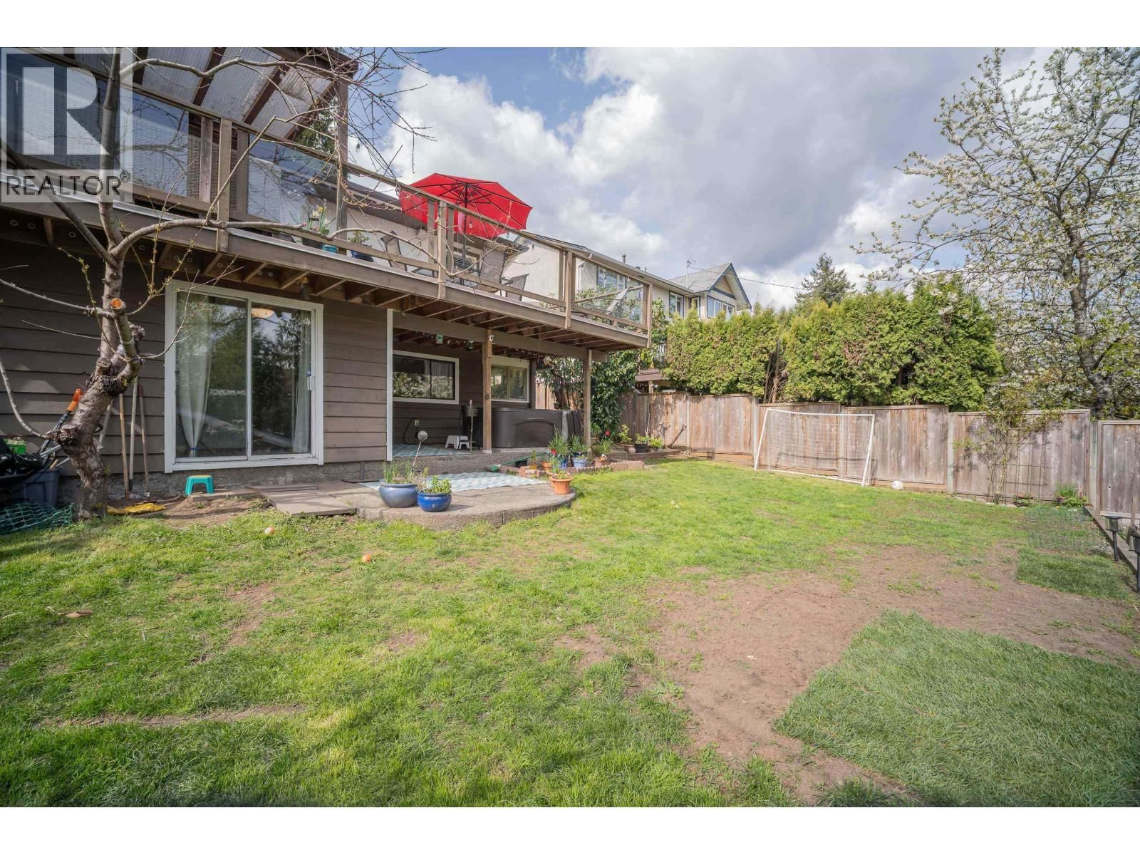 1119 CLOVERLEY STREET Image 32