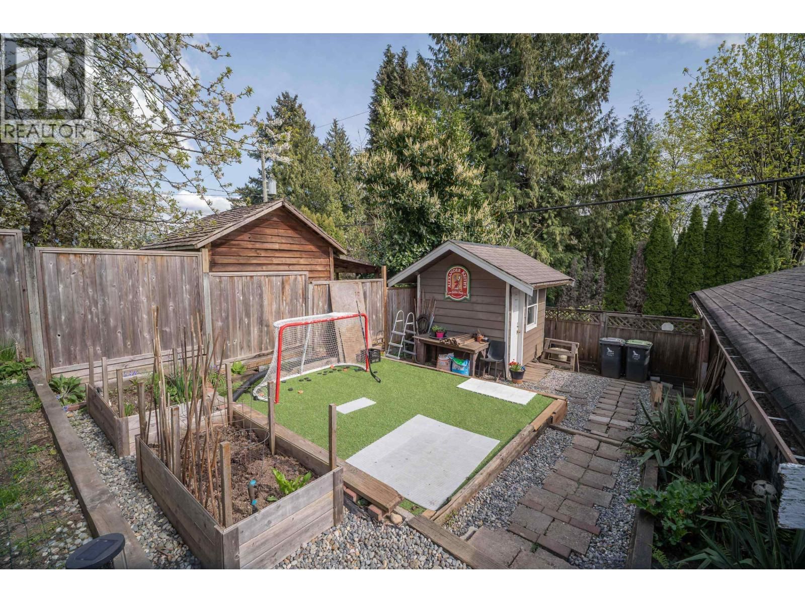 1119 CLOVERLEY STREET Image 33