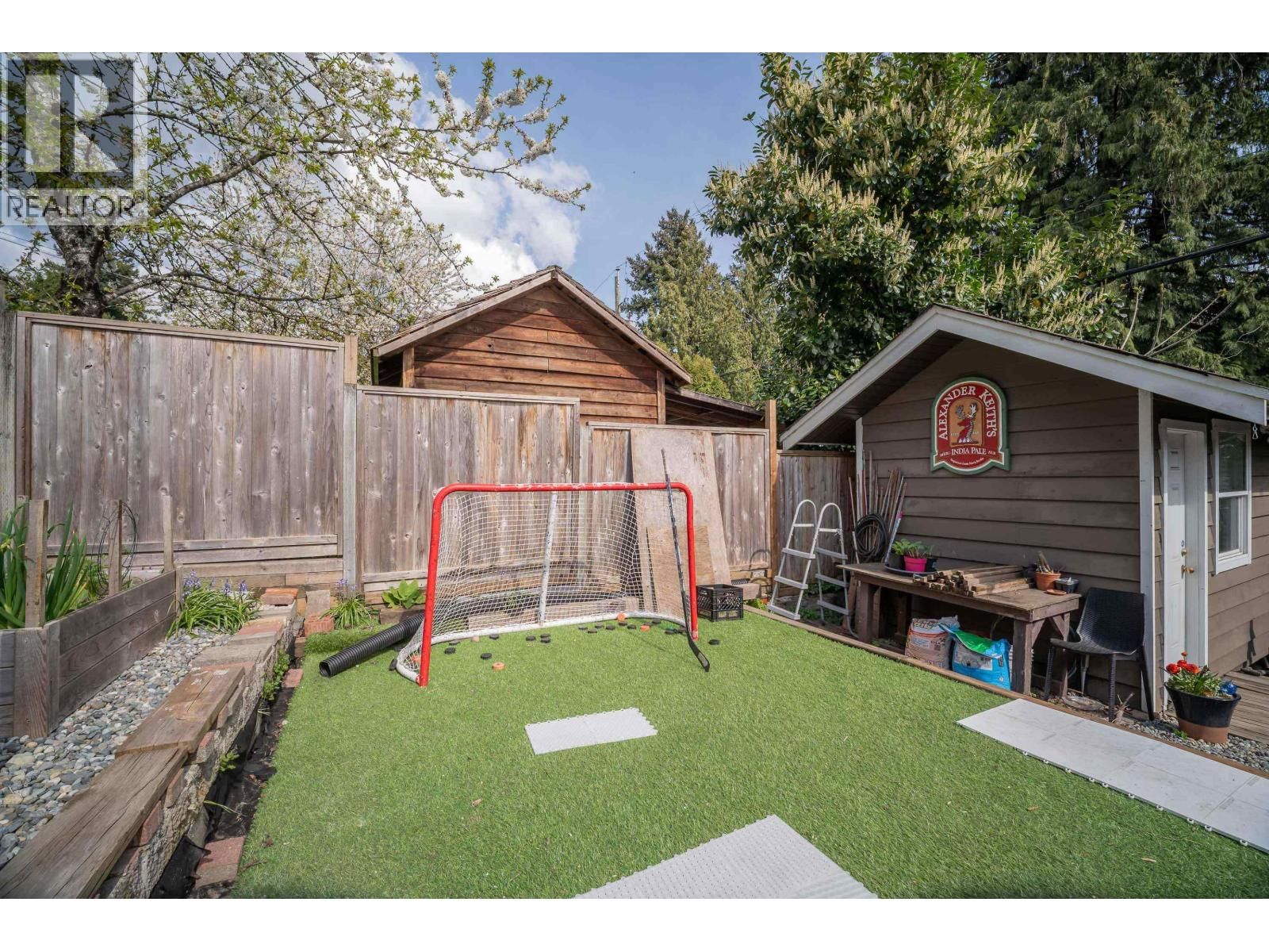 1119 CLOVERLEY STREET Image 34