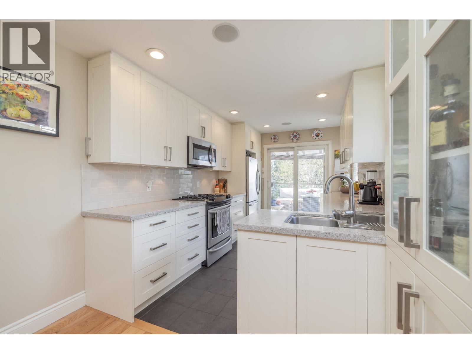 1119 CLOVERLEY STREET Image 6