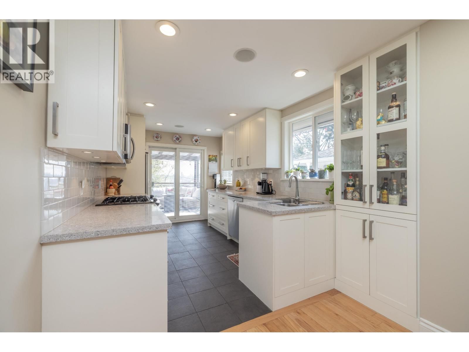 1119 CLOVERLEY STREET Image 7