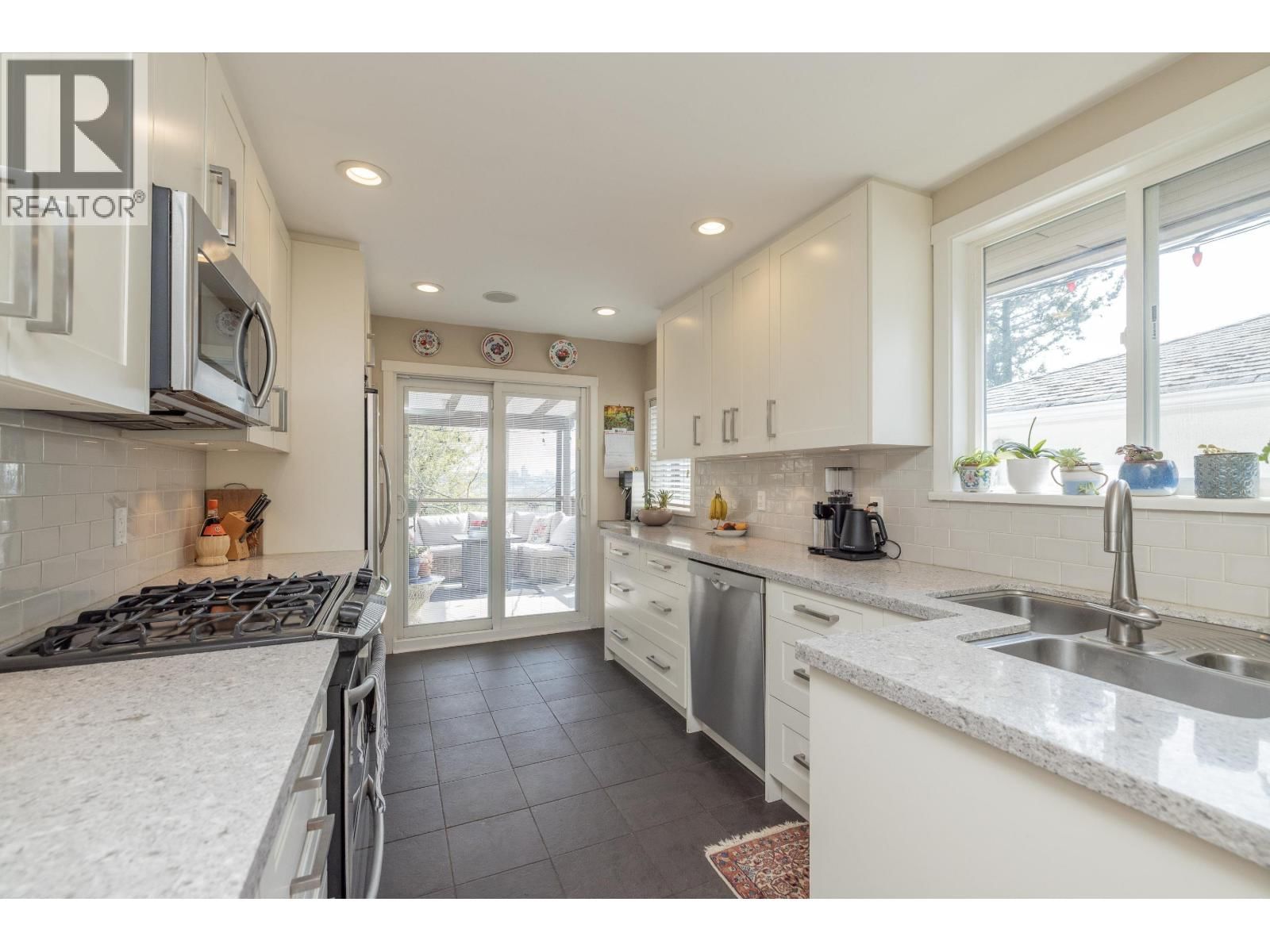 1119 CLOVERLEY STREET Image 8