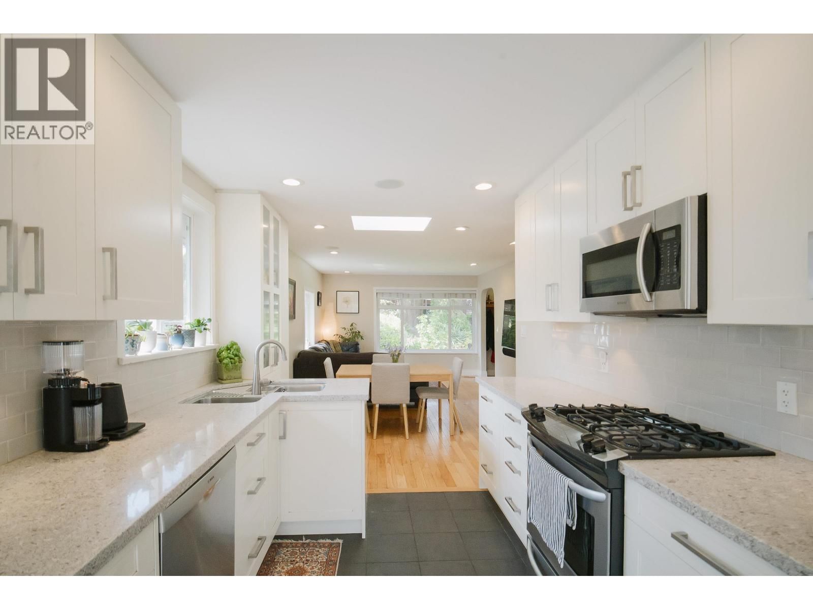 1119 CLOVERLEY STREET Image 9