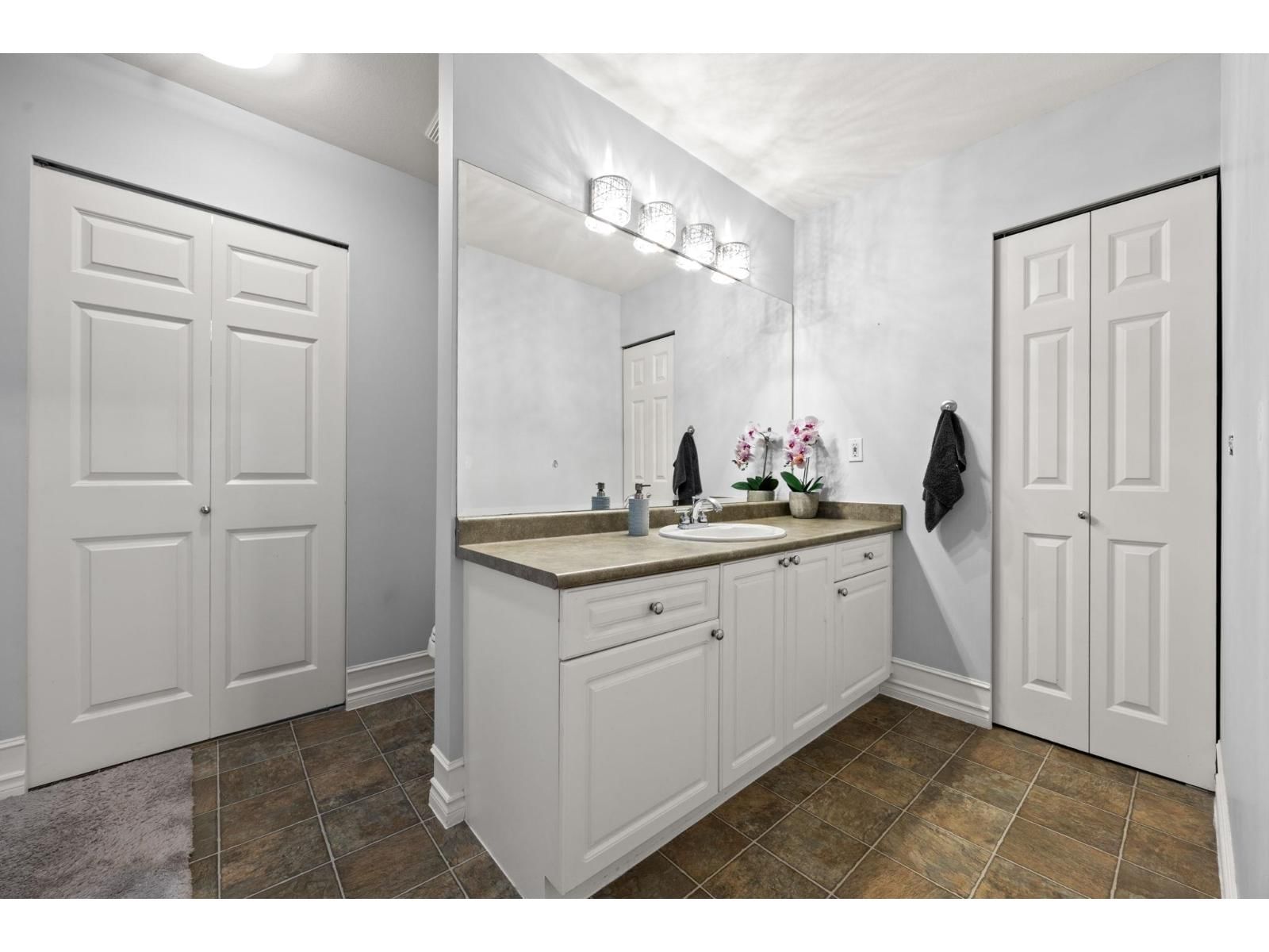 20496 67 AVENUE Image 11