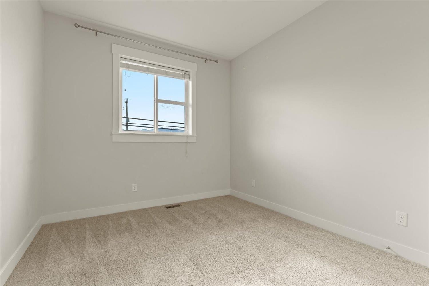 47389 YALE ROAD Image 24