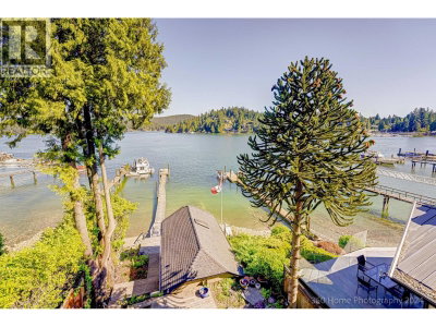 2660 PANORAMA Drive | North Vancouver British Columbia | Slide Image One