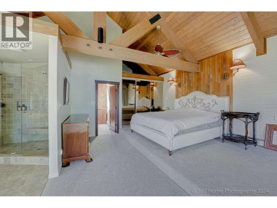 2660 PANORAMA Drive | North Vancouver British Columbia | Slide Image Eleven