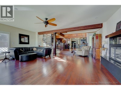 2660 PANORAMA Drive | North Vancouver British Columbia | Slide Image Seventeen