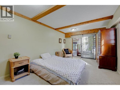 2660 PANORAMA Drive | North Vancouver British Columbia | Slide Image Twenty