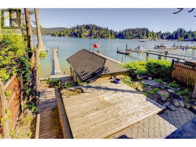 2660 PANORAMA Drive | North Vancouver British Columbia | Slide Image Twenty-three