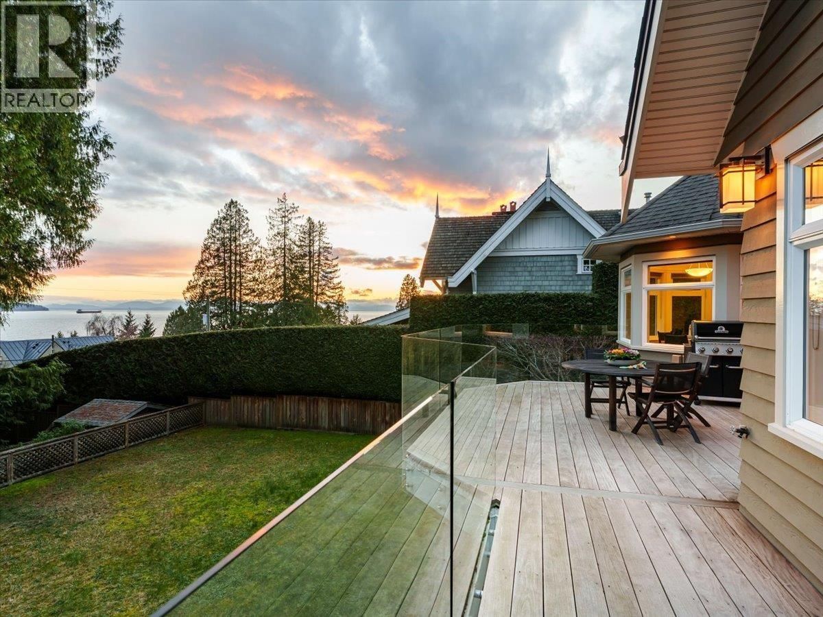 2618 LAWSON AVENUE Image 35