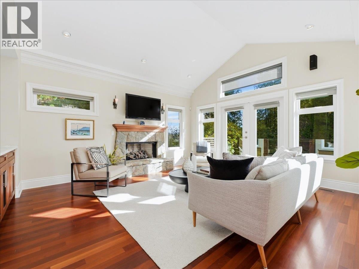 2618 LAWSON AVENUE Image 9