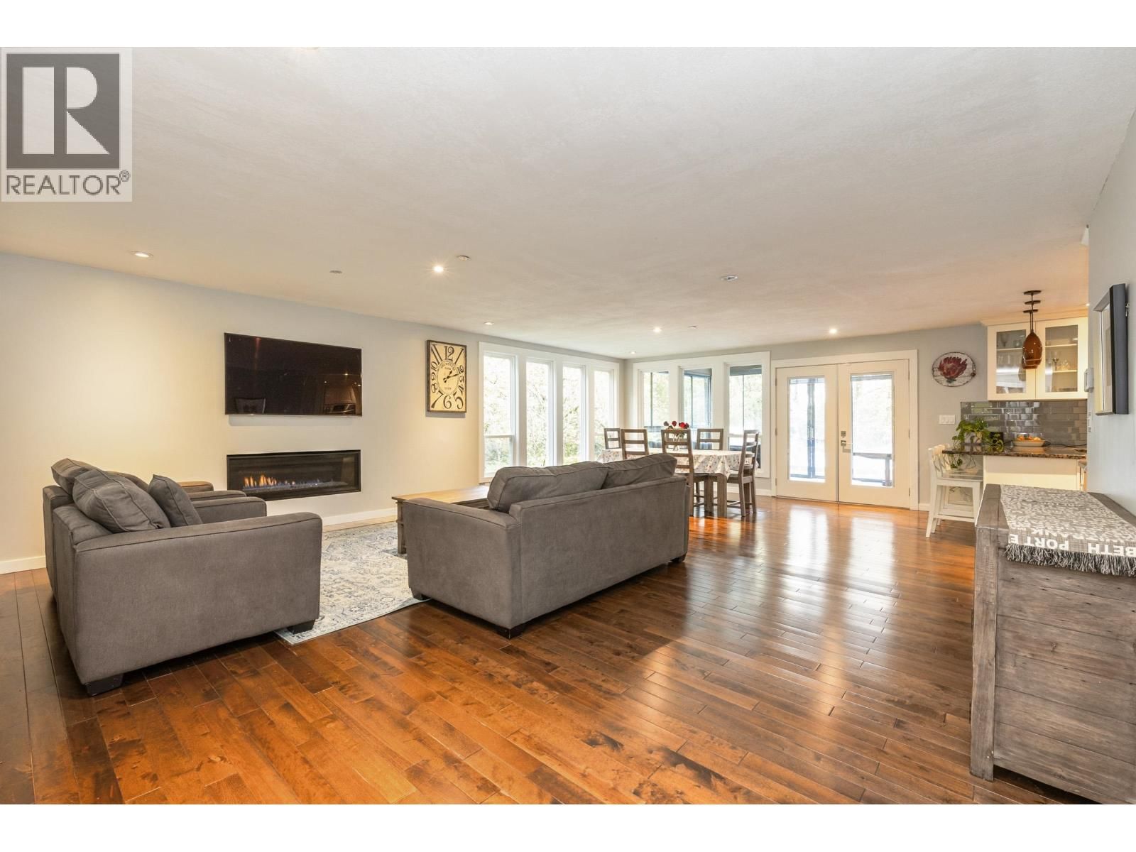 24445 104 AVENUE Image 9