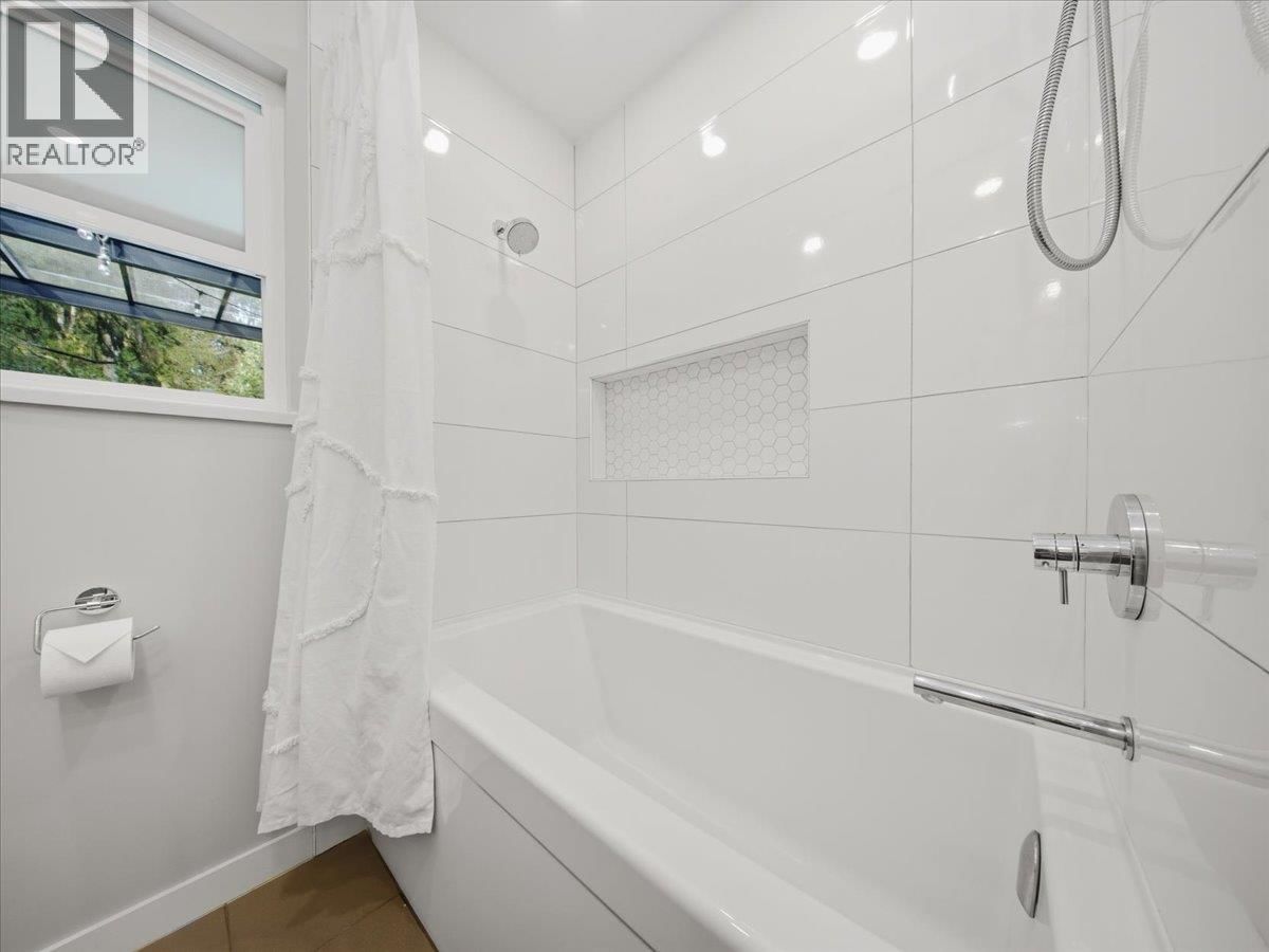 1392 CHAMBERLAIN DRIVE Image 18