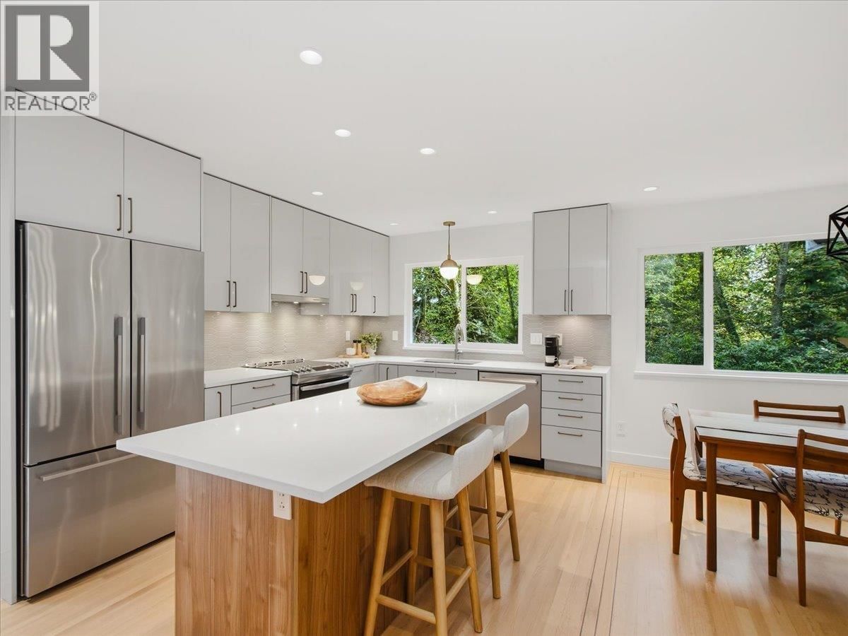 1392 CHAMBERLAIN DRIVE Image 2