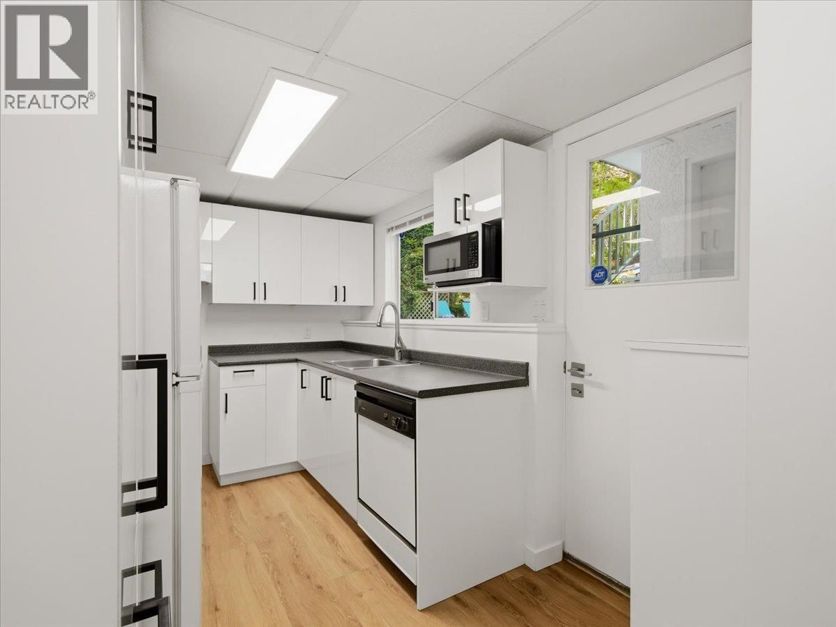 1392 CHAMBERLAIN DRIVE Image 24