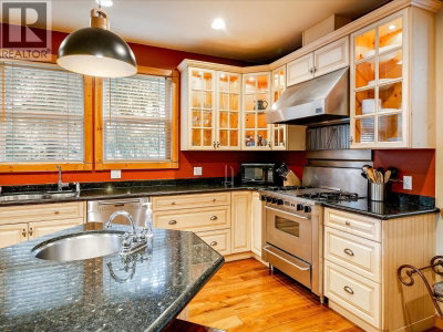 8115 MUIRFIELD Crescent | Whistler British Columbia | Slide Image Ten