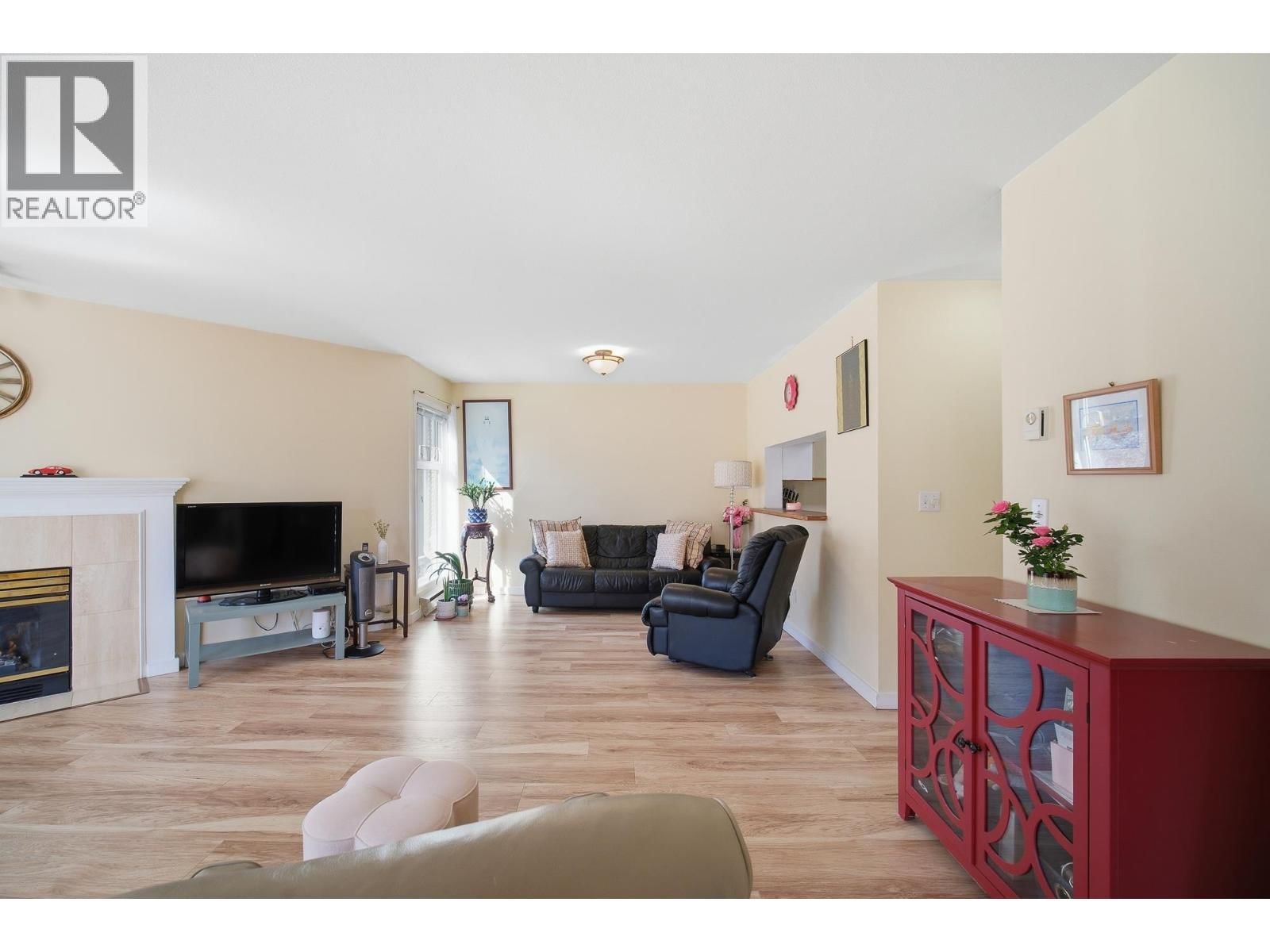 212 - 7437 MOFFATT ROAD Image 2