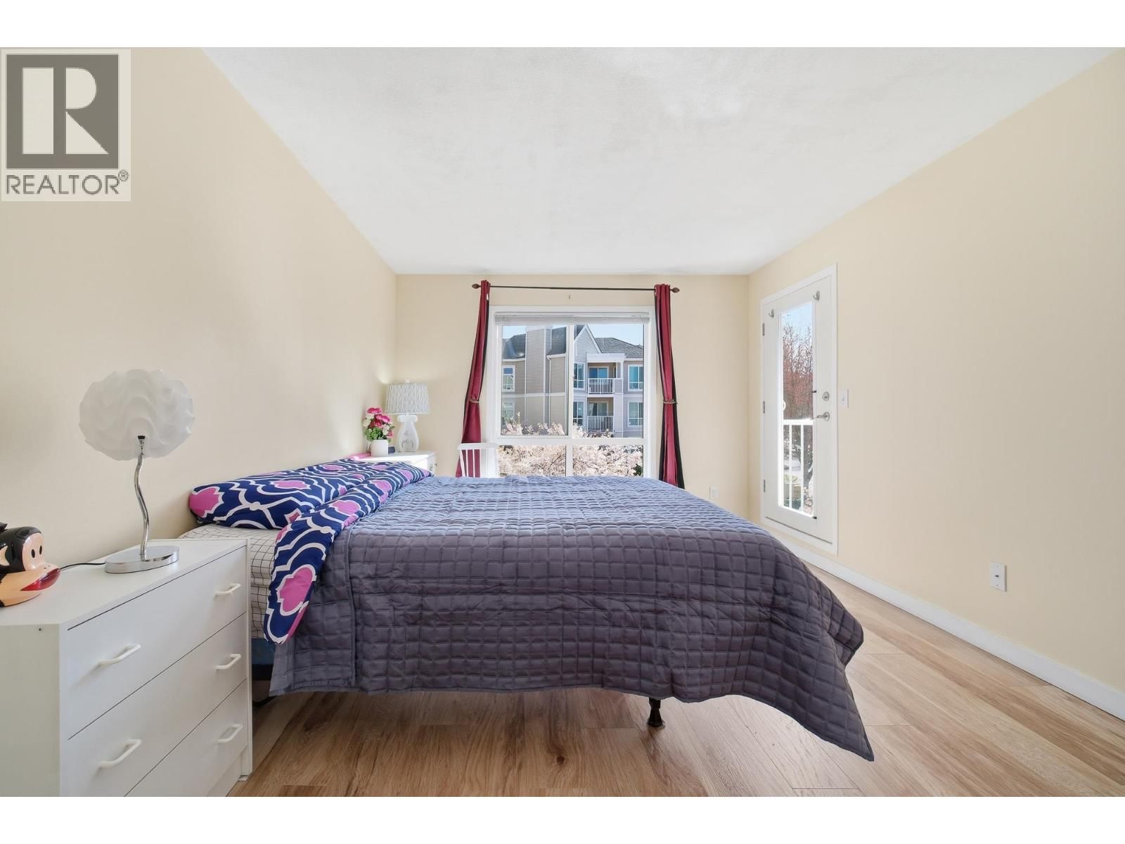 212 - 7437 MOFFATT ROAD Image 22