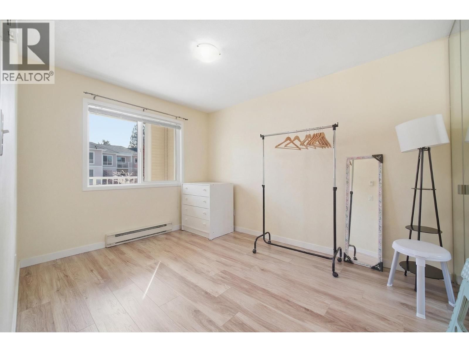 212 - 7437 MOFFATT ROAD Image 28