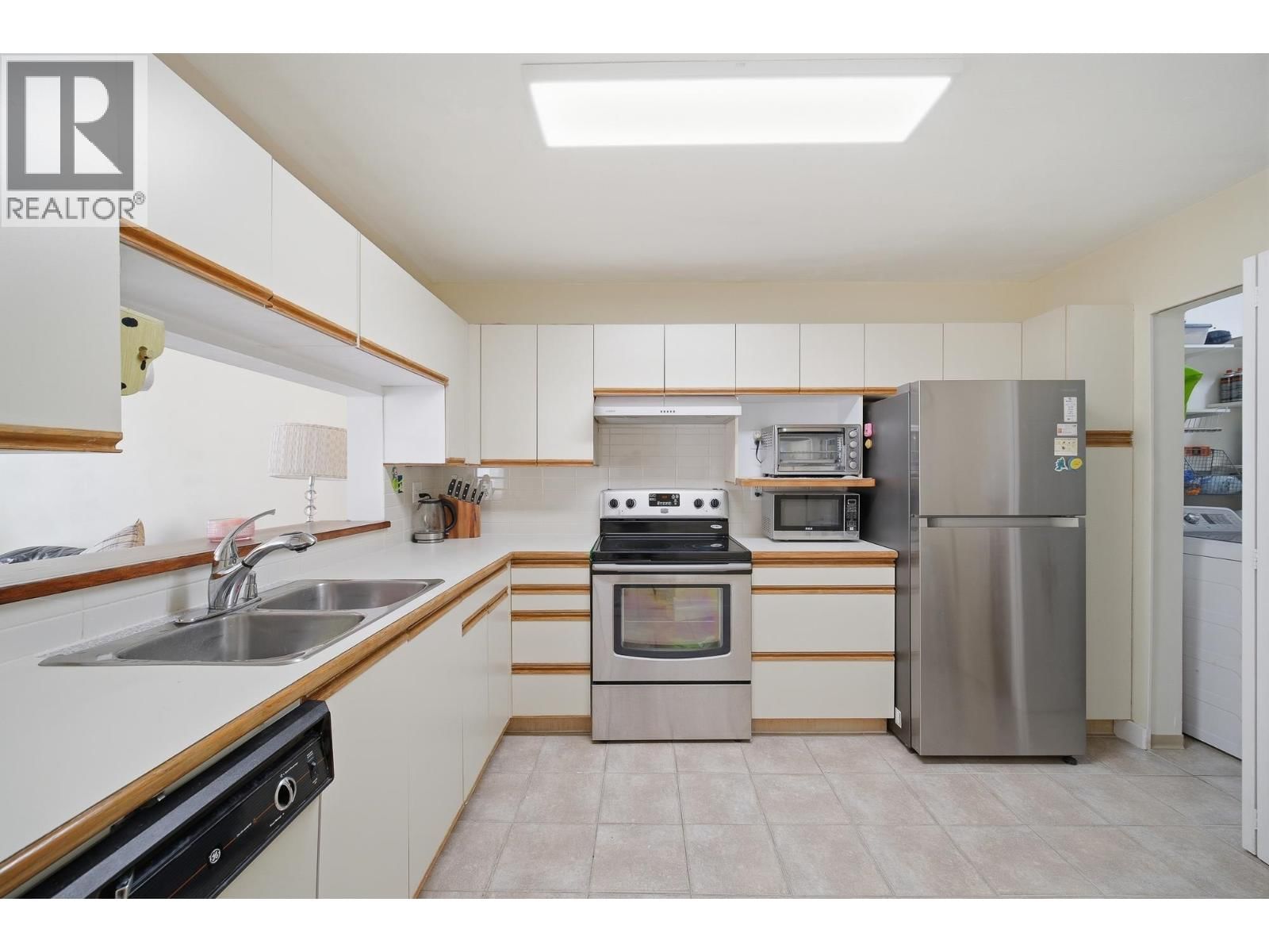 212 - 7437 MOFFATT ROAD Image 29