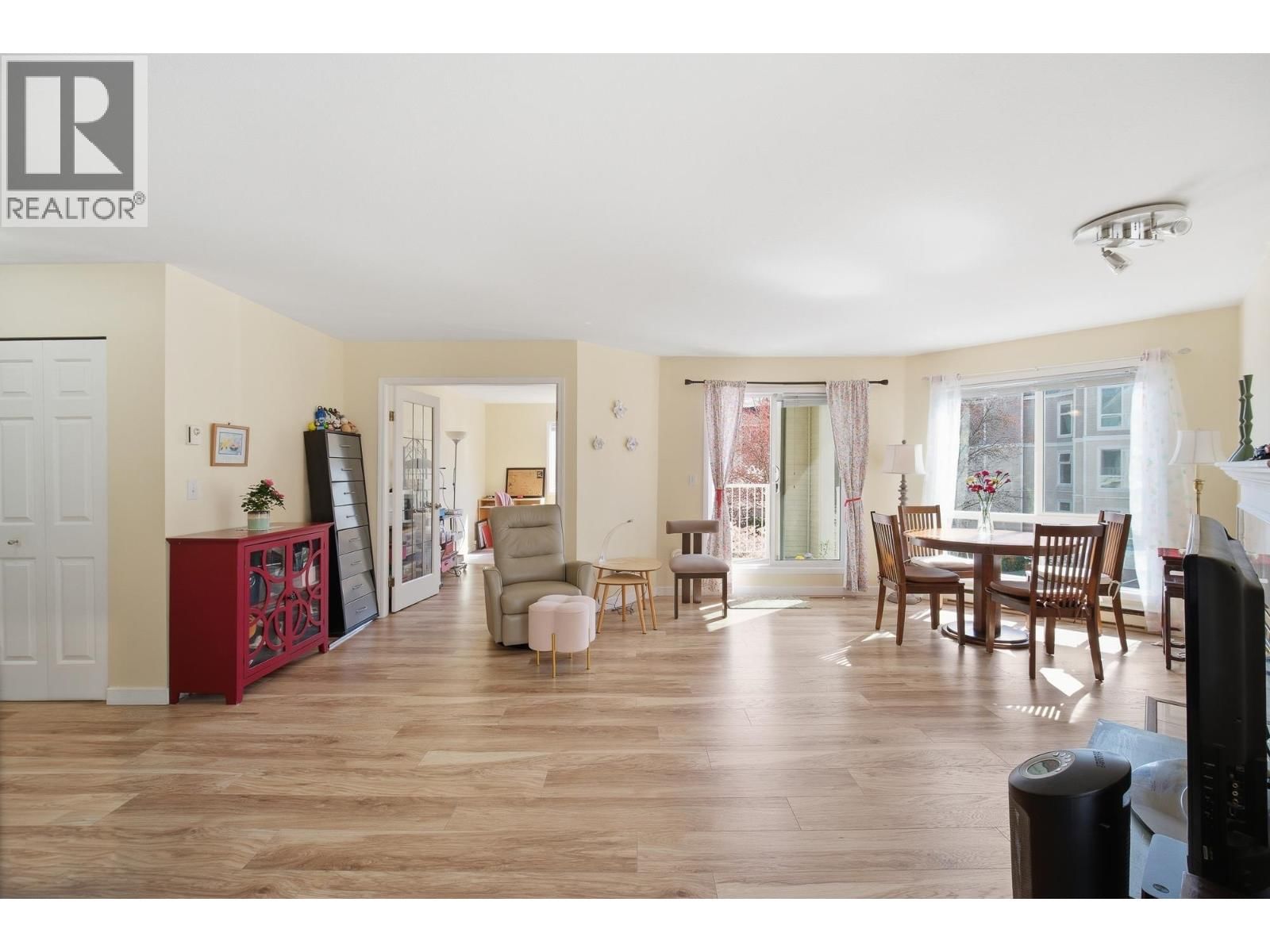 212 - 7437 MOFFATT ROAD Image 3