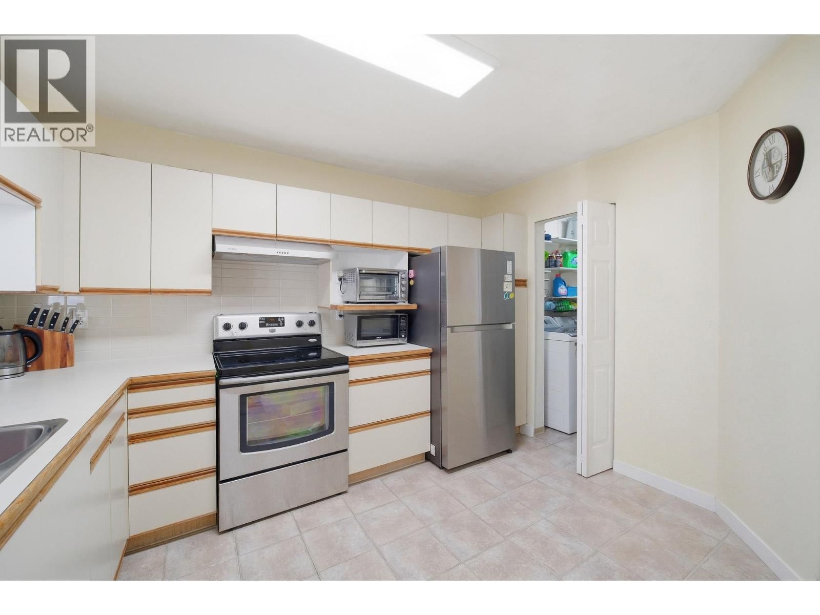 212 - 7437 MOFFATT ROAD Image 30