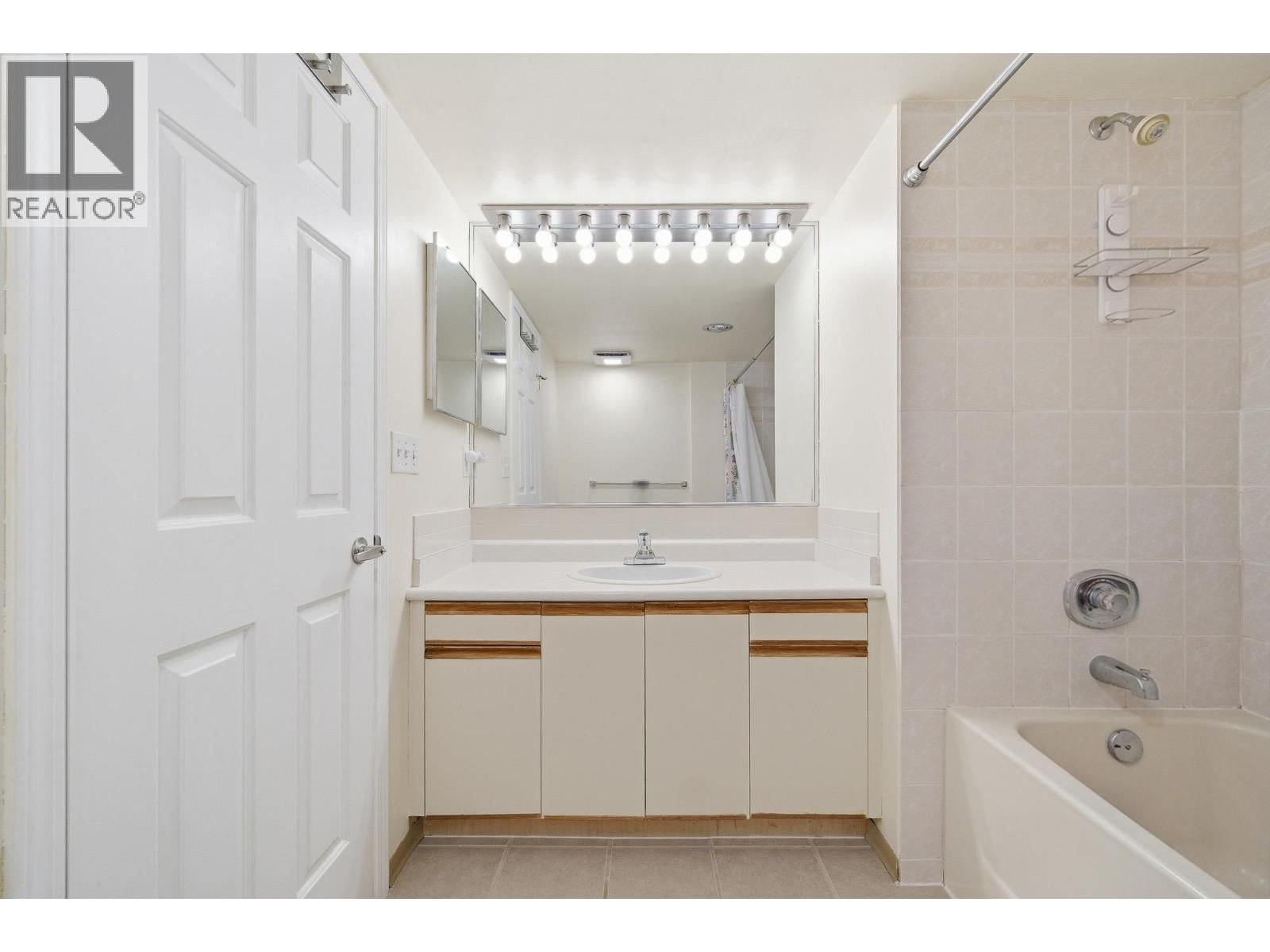 212 - 7437 MOFFATT ROAD Image 32