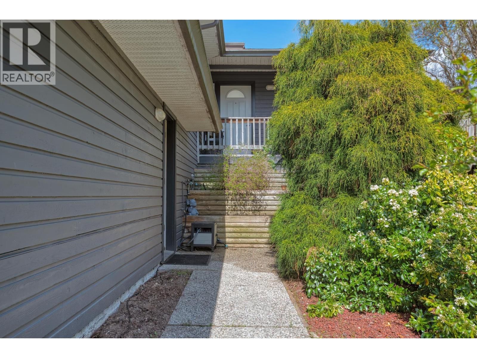 5796 TRAIL AVENUE Image 3