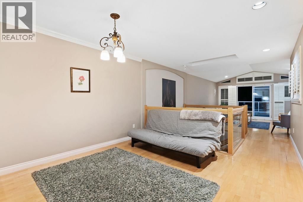 2517 MARINE DRIVE Image 17