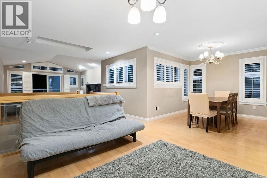 2517 MARINE DRIVE Image 18