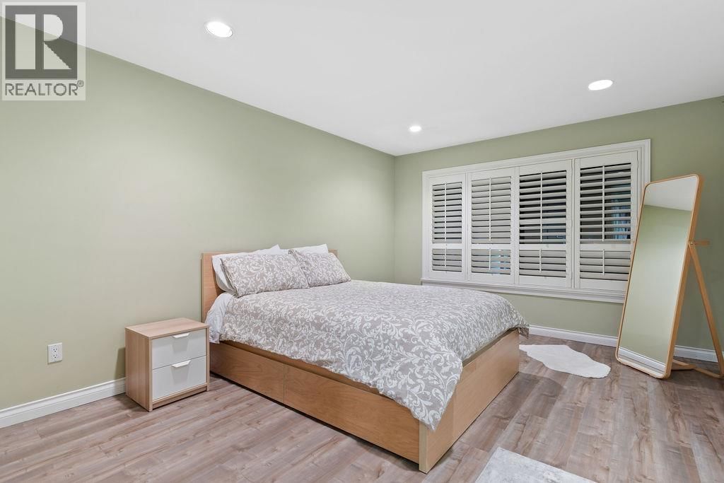 2517 MARINE DRIVE Image 24