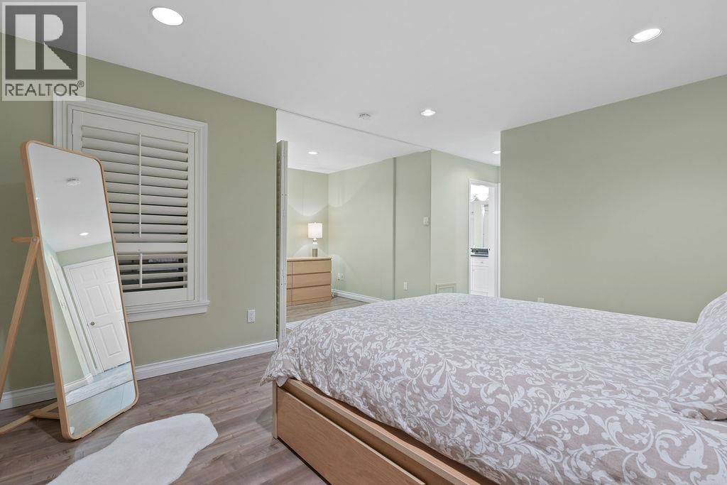 2517 MARINE DRIVE Image 27