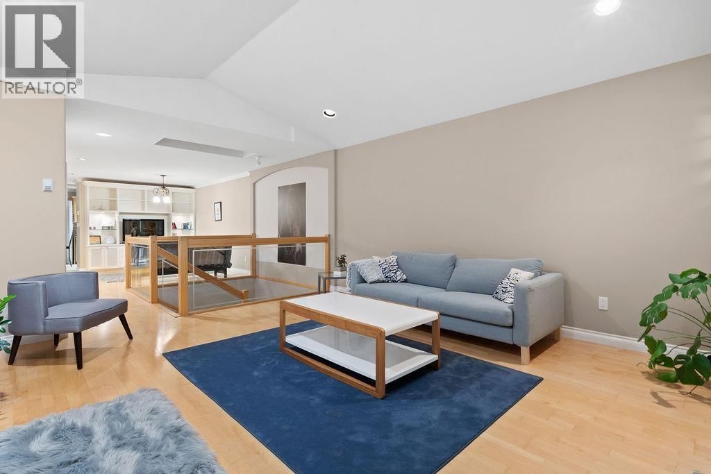 2517 MARINE DRIVE Image 7