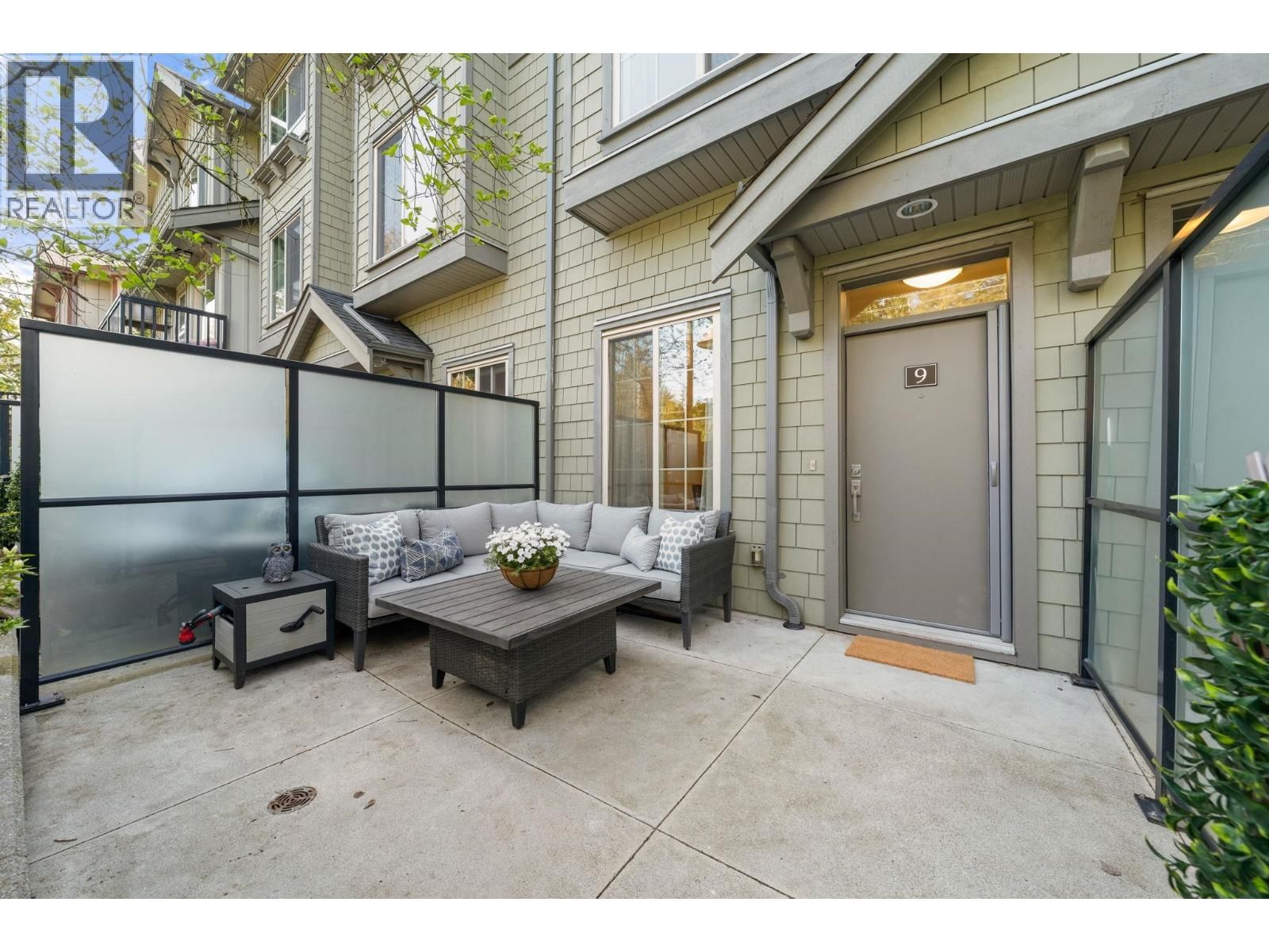 9 - 433 SEYMOUR RIVER PLACE Image 4