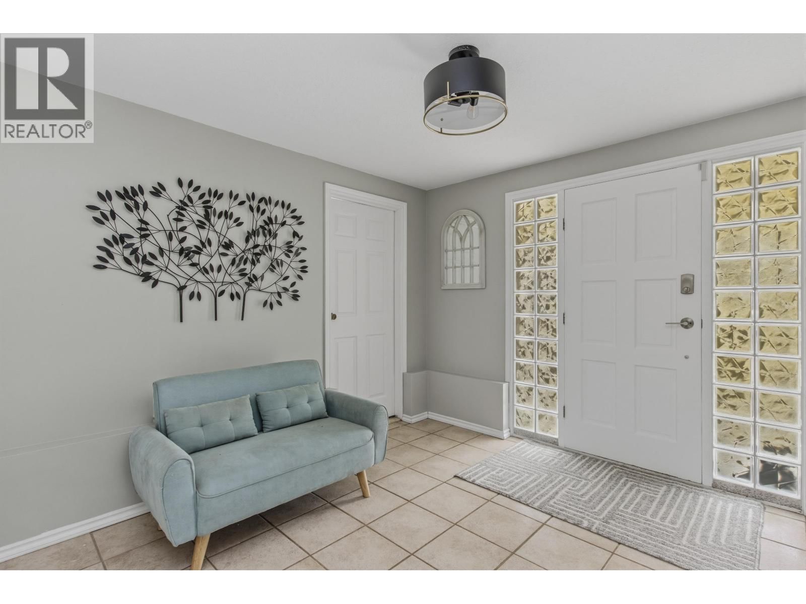 2541 MONTROSE WAY Image 16