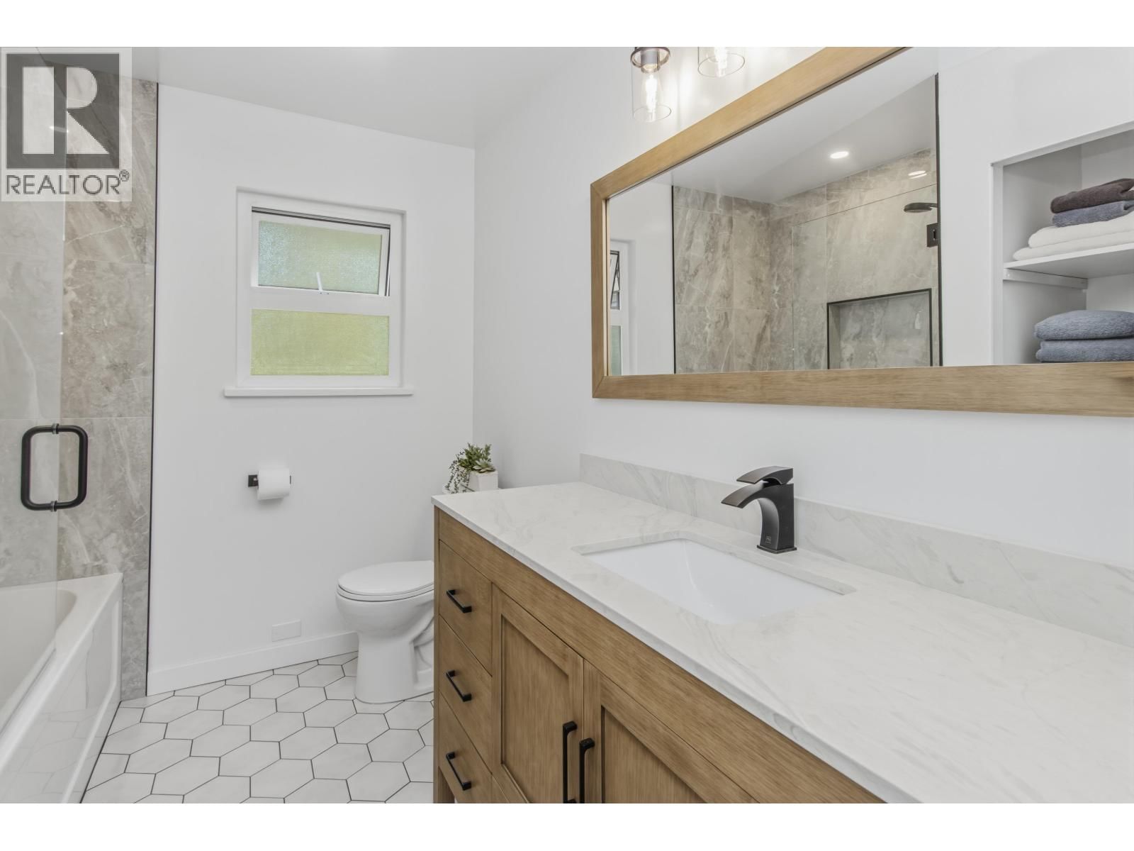 2541 MONTROSE WAY Image 22