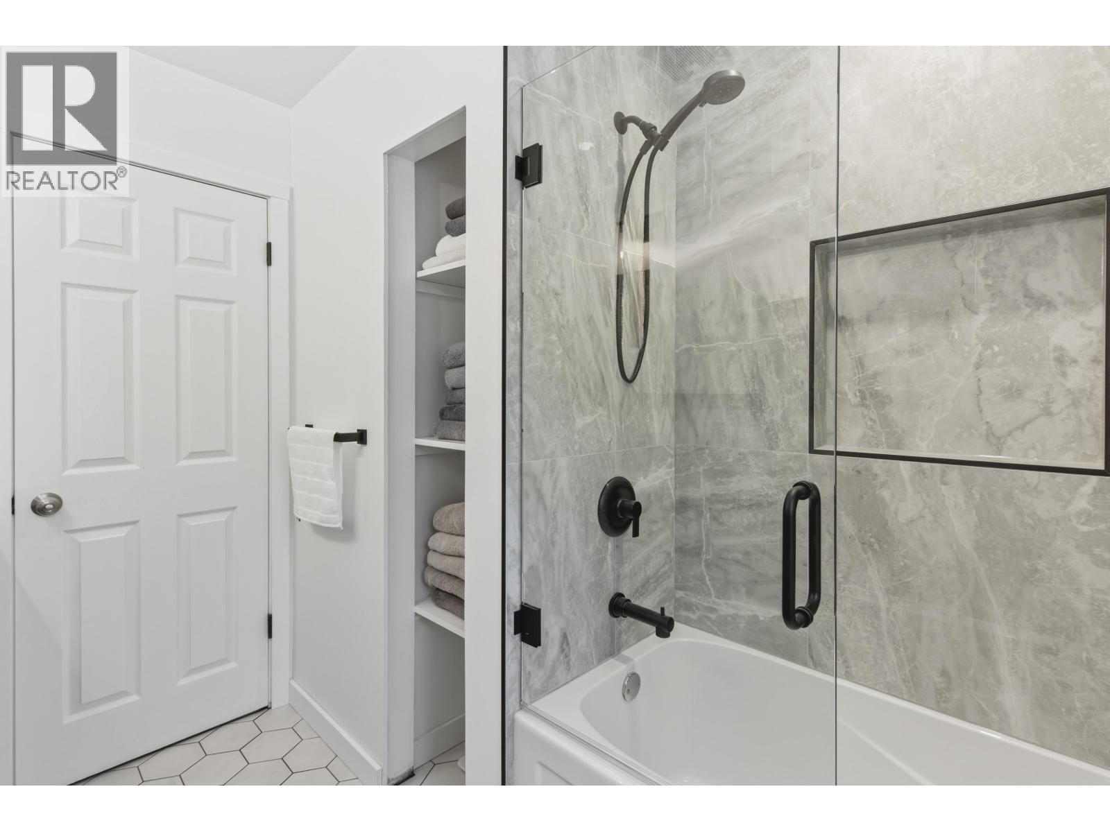 2541 MONTROSE WAY Image 23