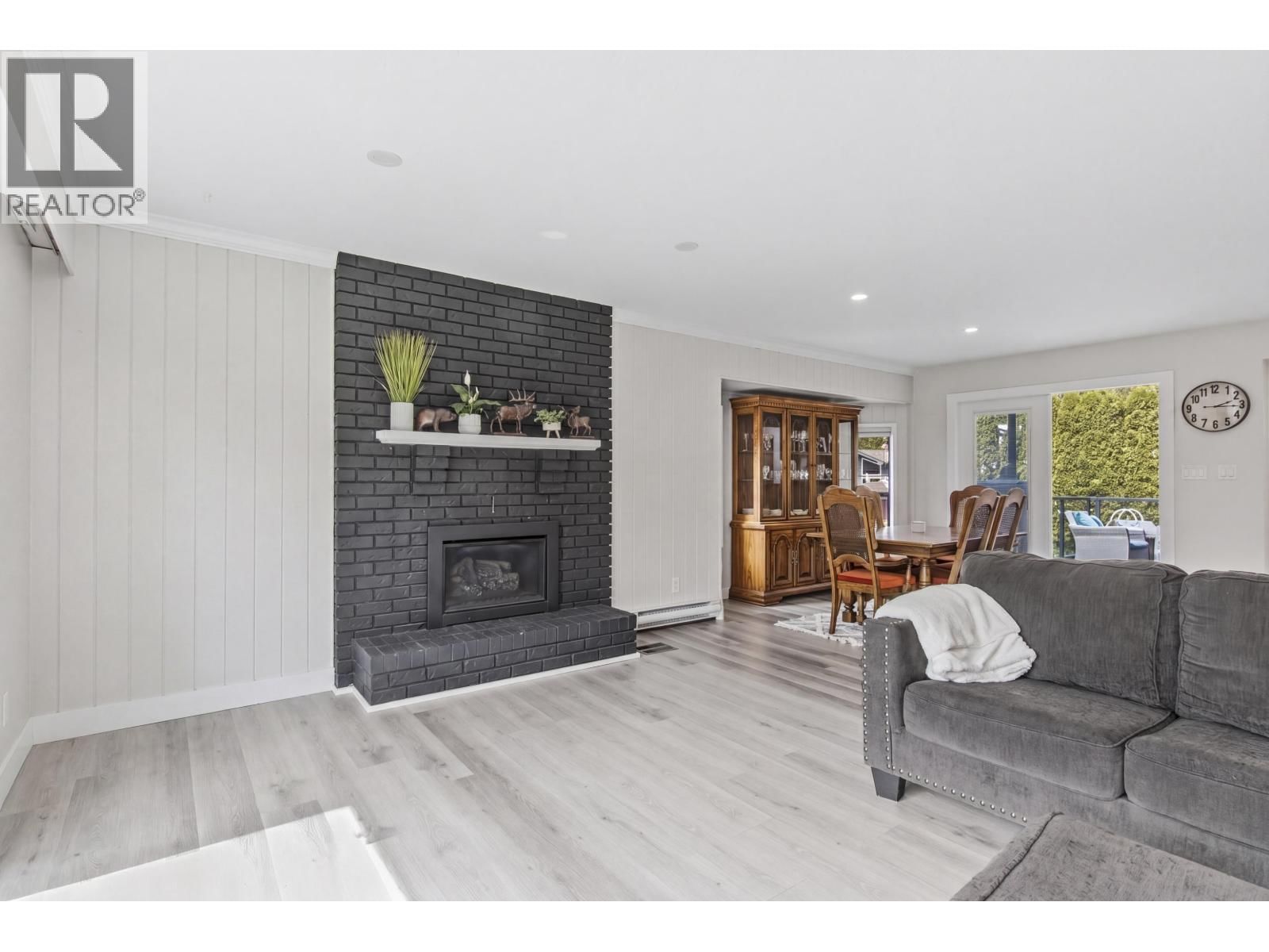 2541 MONTROSE WAY Image 27