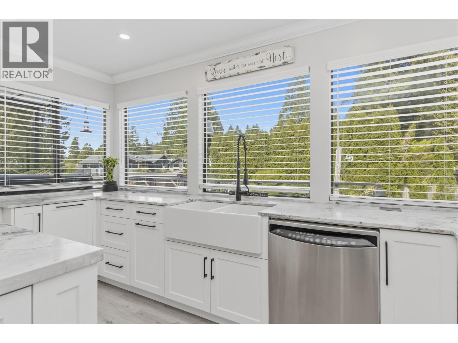 2541 MONTROSE WAY Image 32