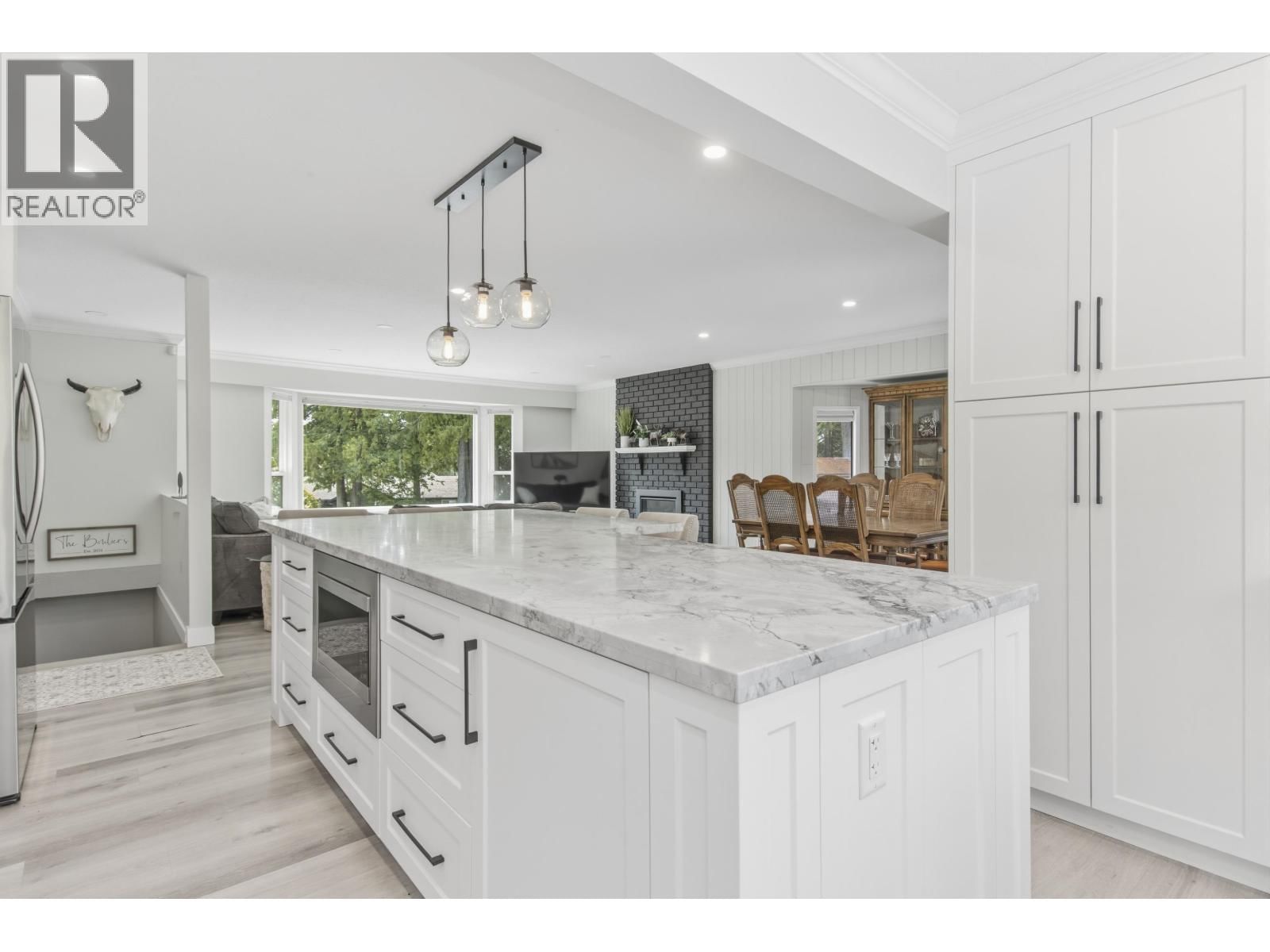 2541 MONTROSE WAY Image 33