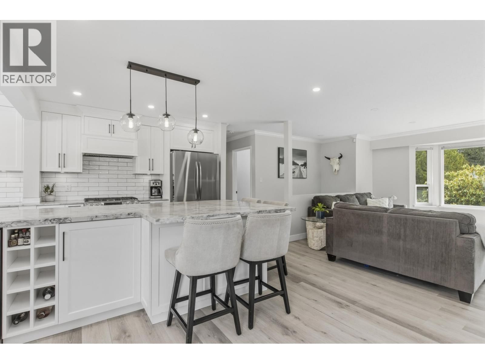 2541 MONTROSE WAY Image 34