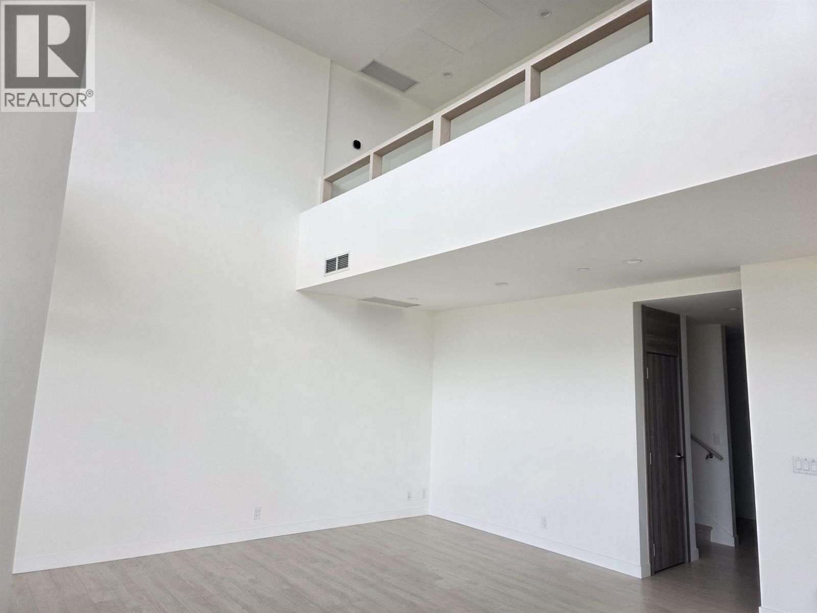 5404 - 4880 LOUGHEED HIGHWAY Image 16