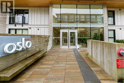 9888 UNIVERSITY Crescent | Burnaby British Columbia | Slide Image Twenty-five