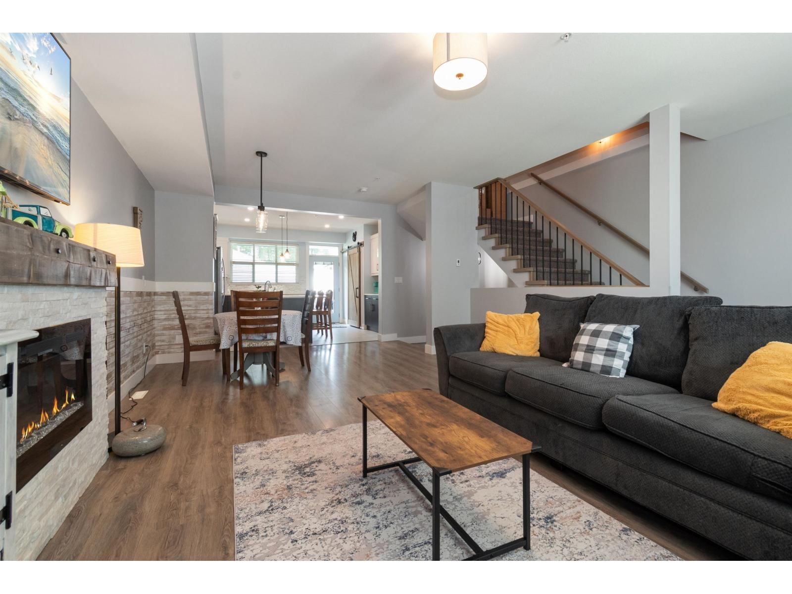 2 - 45395 SPADINA AVENUE Image 6