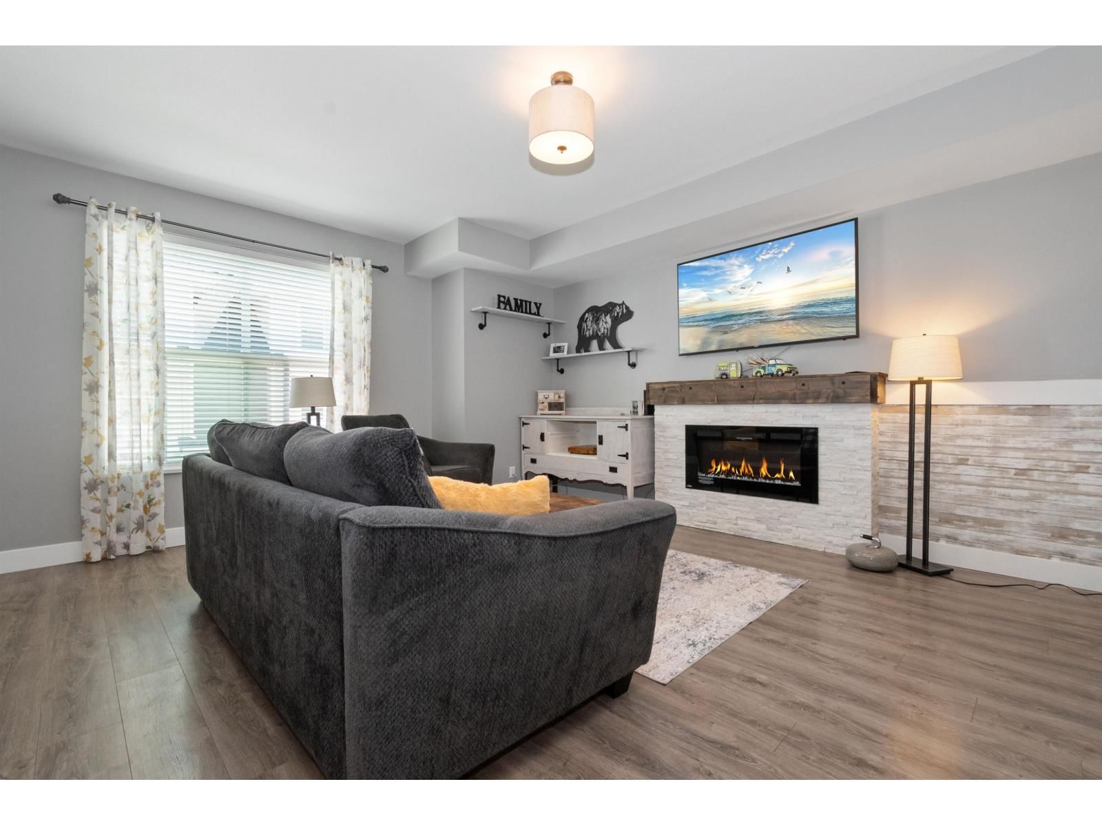 2 - 45395 SPADINA AVENUE Image 9