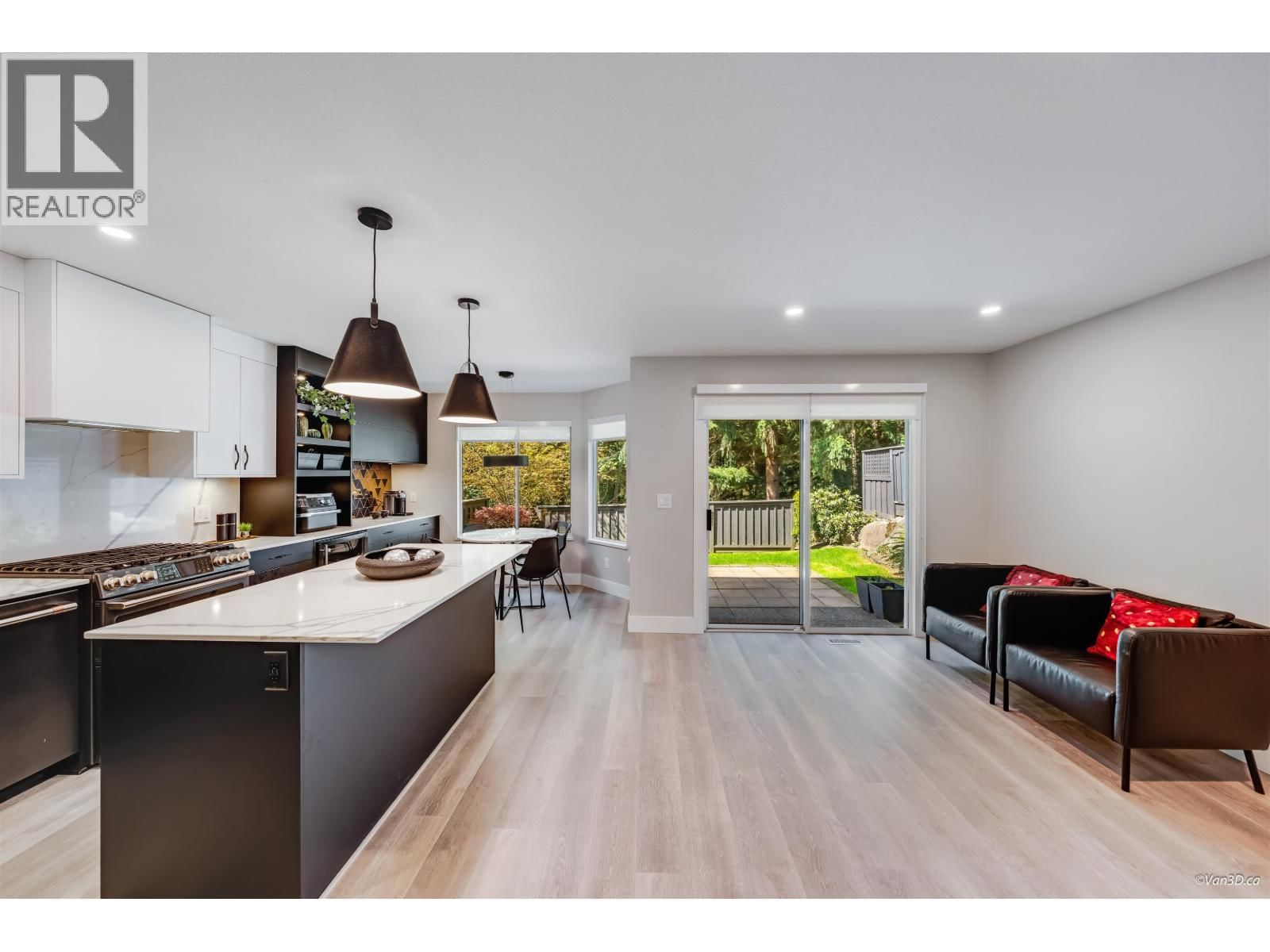 127 - 2998 ROBSON DRIVE Image 13