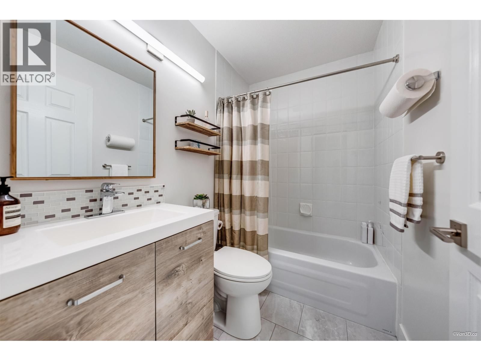 127 - 2998 ROBSON DRIVE Image 22